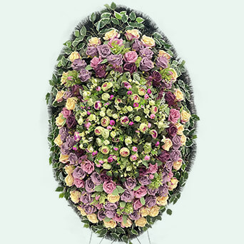 Венок из искусственных цветов